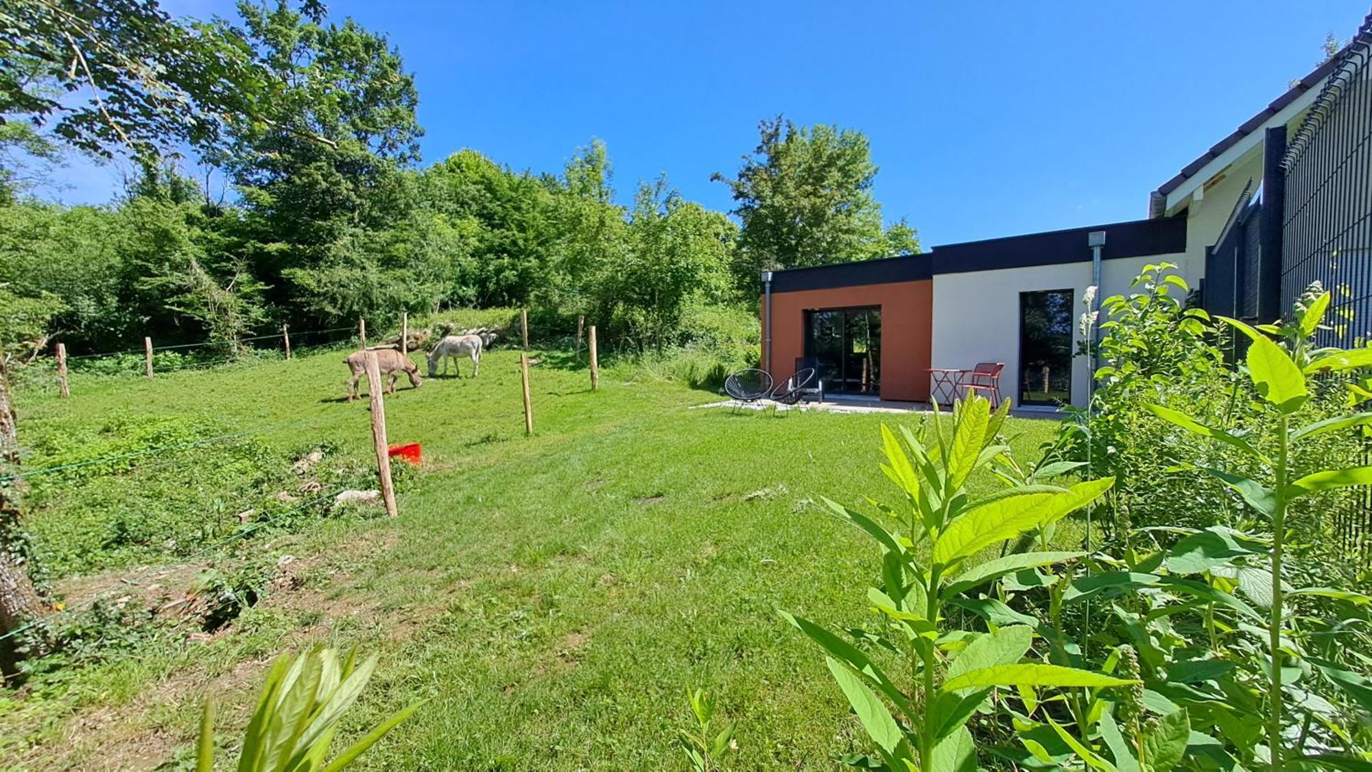 Logement Neuf A 2 Pas Du Lac La Bridoire Kültér fotó